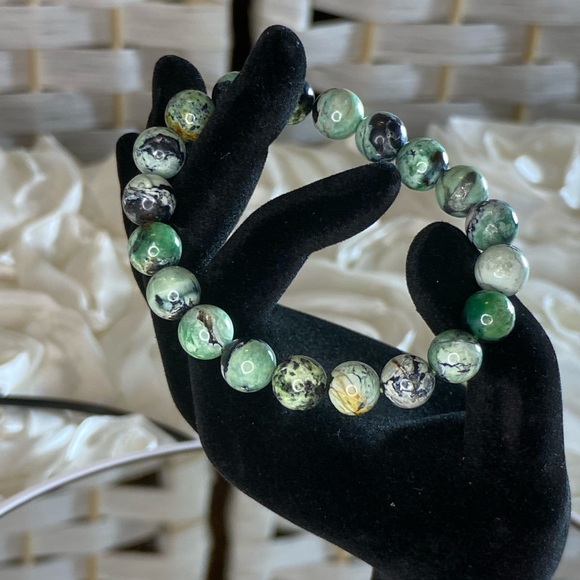 NWT Variscite 9-11mm Beaded Stretch Bracelet
125.00 ctw - Picture 3 of 6